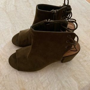 Very cute open toe foot wear